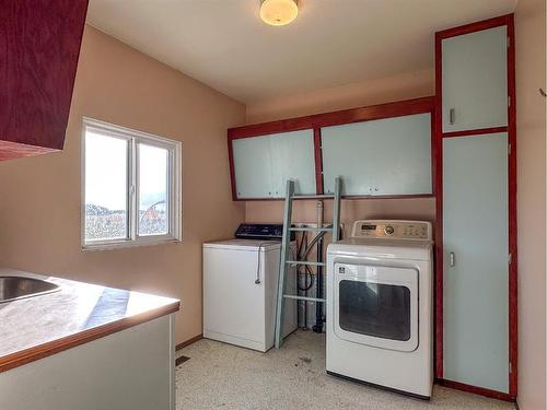 45466 Range Road 180, Rural Camrose County, AB - Indoor Photo Showing Laundry Room