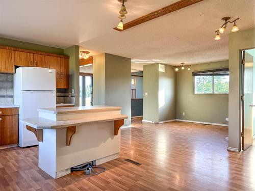 45466 Range Road 180, Rural Camrose County, AB - Indoor Photo Showing Kitchen