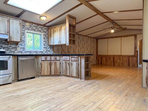 262053 Township Road 444, Rural Ponoka County, AB - Indoor Photo Showing Kitchen