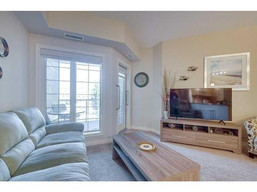 329-6 Michener Boulevard, Red Deer, AB - Indoor Photo Showing Living Room