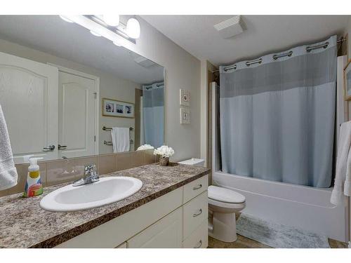 329-6 Michener Boulevard, Red Deer, AB - Indoor Photo Showing Bathroom