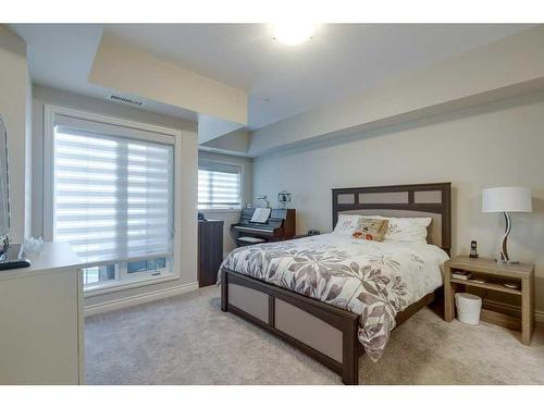 329-6 Michener Boulevard, Red Deer, AB - Indoor Photo Showing Bedroom