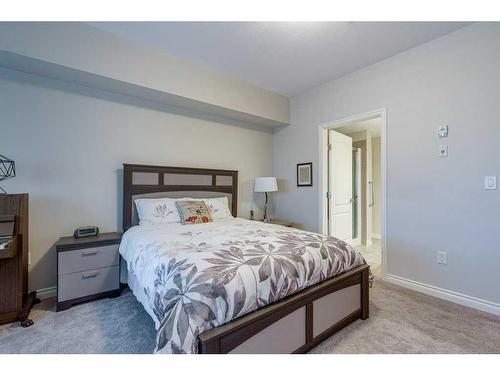 329-6 Michener Boulevard, Red Deer, AB - Indoor Photo Showing Bedroom