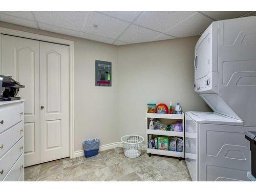 329-6 Michener Boulevard, Red Deer, AB - Indoor Photo Showing Laundry Room