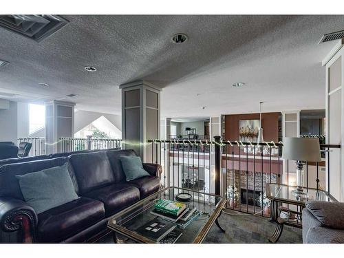 329-6 Michener Boulevard, Red Deer, AB - Indoor Photo Showing Living Room