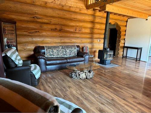 281079 Township Road 480, Rural Wetaskiwin No. 10, County Of, AB - Indoor Photo Showing Living Room