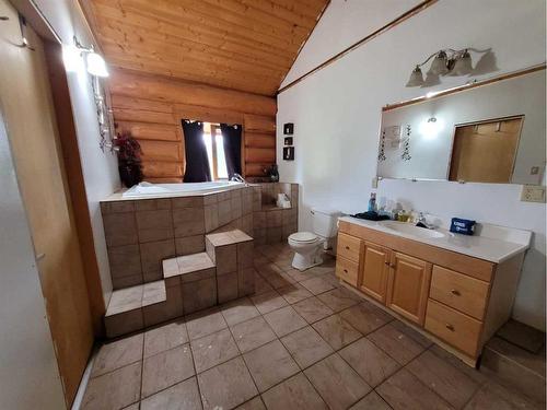 281079 Township Road 480, Rural Wetaskiwin No. 10, County Of, AB - Indoor Photo Showing Bathroom