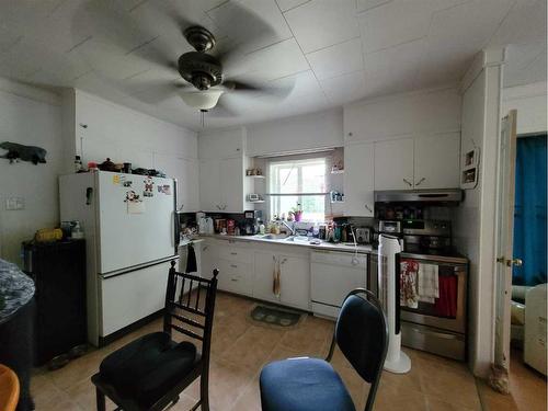 281079 Township Road 480, Rural Wetaskiwin No. 10, County Of, AB - Indoor Photo Showing Kitchen With Double Sink