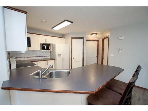 12D-32 Daines Avenue, Red Deer, AB - Indoor Photo Showing Kitchen