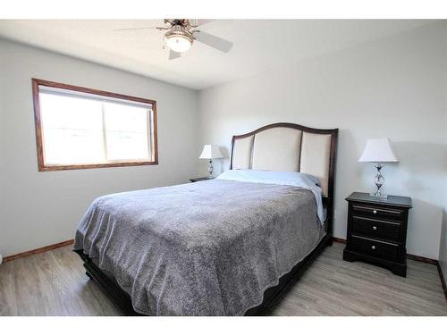 12D-32 Daines Avenue, Red Deer, AB - Indoor Photo Showing Bedroom