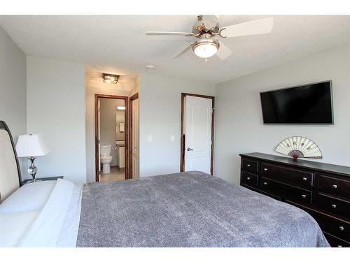 12D-32 Daines Avenue, Red Deer, AB - Indoor Photo Showing Bedroom