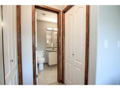 12D-32 Daines Avenue, Red Deer, AB - Indoor Photo Showing Bathroom