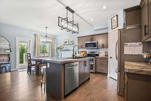 311 Webster Drive, Red Deer, AB - Indoor Photo Showing Kitchen With Upgraded Kitchen