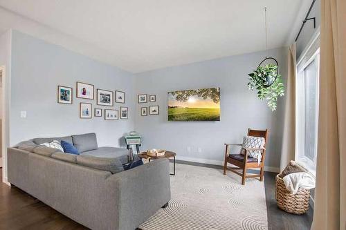 311 Webster Drive, Red Deer, AB - Indoor Photo Showing Living Room