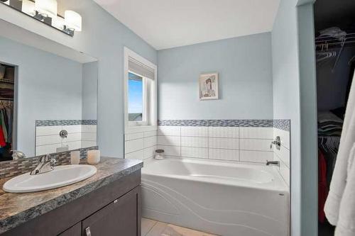 311 Webster Drive, Red Deer, AB - Indoor Photo Showing Bathroom