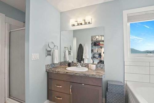 311 Webster Drive, Red Deer, AB - Indoor Photo Showing Bathroom