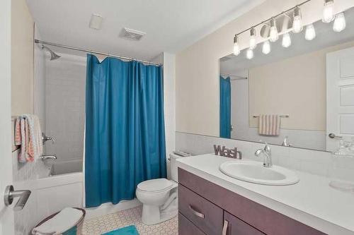 311 Webster Drive, Red Deer, AB - Indoor Photo Showing Bathroom