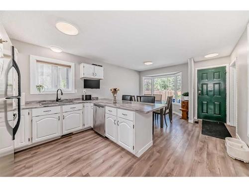 41 Edge Close, Red Deer, AB - Indoor Photo Showing Kitchen