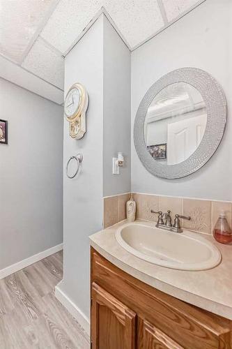 41 Edge Close, Red Deer, AB - Indoor Photo Showing Bathroom