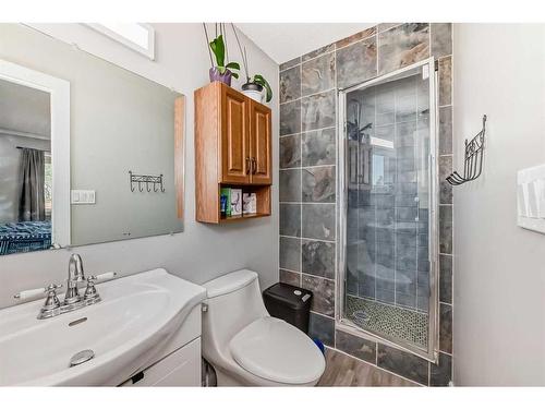 41 Edge Close, Red Deer, AB - Indoor Photo Showing Bathroom