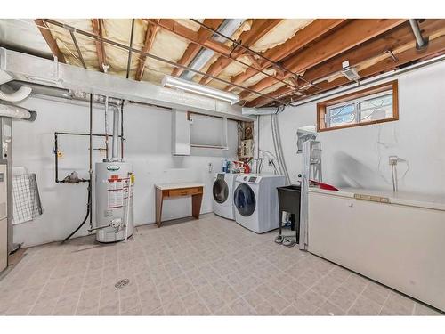 41 Edge Close, Red Deer, AB - Indoor Photo Showing Laundry Room