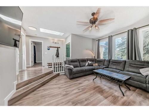 41 Edge Close, Red Deer, AB - Indoor Photo Showing Living Room