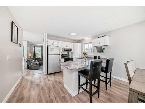 41 Edge Close, Red Deer, AB - Indoor Photo Showing Kitchen