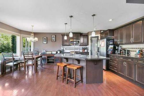 16 Oakwood Close, Red Deer, AB - Indoor Photo Showing Kitchen With Upgraded Kitchen