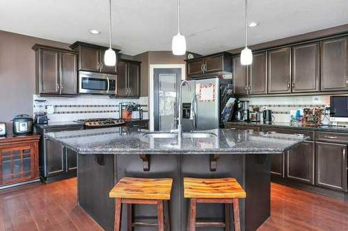 16 Oakwood Close, Red Deer, AB - Indoor Photo Showing Kitchen With Stainless Steel Kitchen With Upgraded Kitchen