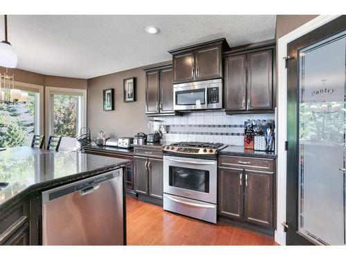 16 Oakwood Close, Red Deer, AB - Indoor Photo Showing Kitchen With Stainless Steel Kitchen With Upgraded Kitchen