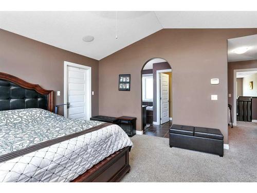 16 Oakwood Close, Red Deer, AB - Indoor Photo Showing Bedroom