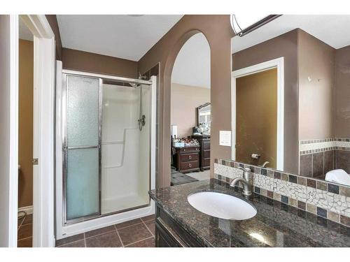 16 Oakwood Close, Red Deer, AB - Indoor Photo Showing Bathroom