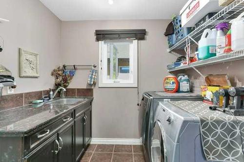 16 Oakwood Close, Red Deer, AB - Indoor Photo Showing Laundry Room