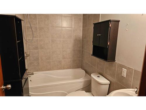 5114 Windsor Avenue, Coronation, AB - Indoor Photo Showing Bathroom