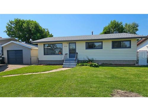 5114 Windsor Avenue, Coronation, AB - Outdoor