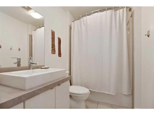 5416-2660 22, Red Deer, AB - Indoor Photo Showing Bathroom