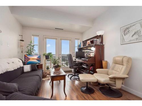 5416-2660 22, Red Deer, AB - Indoor Photo Showing Living Room