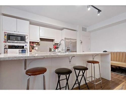 5416-2660 22, Red Deer, AB - Indoor Photo Showing Kitchen With Upgraded Kitchen