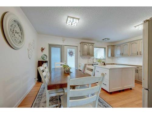 49 Chappel Drive, Red Deer, AB - Indoor Photo Showing Dining Room