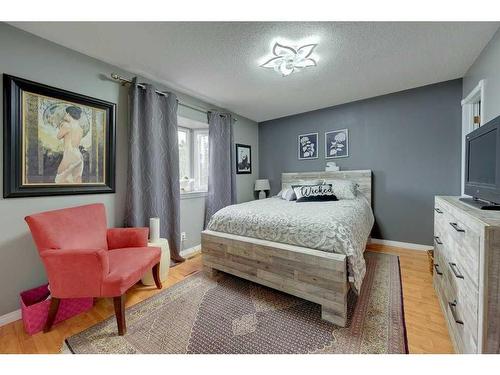 49 Chappel Drive, Red Deer, AB - Indoor Photo Showing Bedroom