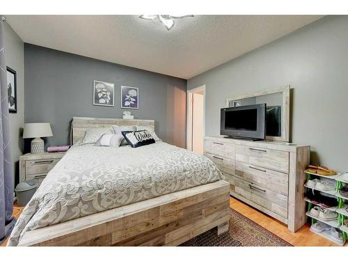 49 Chappel Drive, Red Deer, AB - Indoor Photo Showing Bedroom