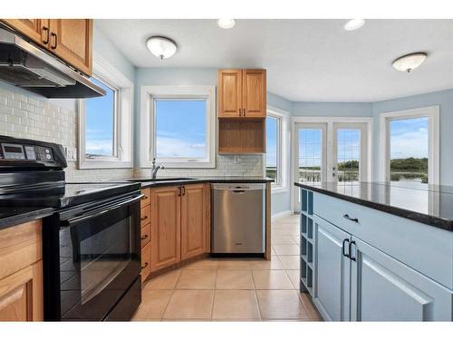 58 Sunset Harbour, Rural Wetaskiwin No. 10, County Of, AB - Indoor Photo Showing Kitchen