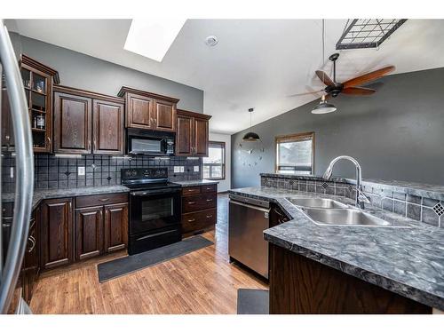 105 Pondside Crescent, Blackfalds, AB - Indoor Photo Showing Kitchen With Double Sink