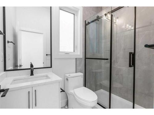 8504 148 Street Nw, Edmonton, AB - Indoor Photo Showing Bathroom