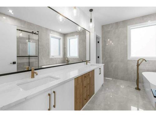 8504 148 Street Nw, Edmonton, AB - Indoor Photo Showing Bathroom