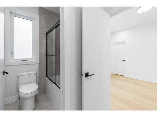 8504 148 Street Nw, Edmonton, AB - Indoor Photo Showing Bathroom