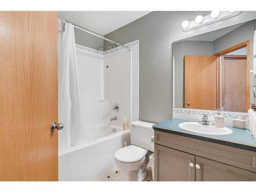 75 Kerr Close, Red Deer, AB - Indoor Photo Showing Bathroom