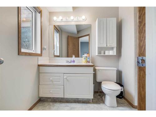 75 Kerr Close, Red Deer, AB - Indoor Photo Showing Bathroom