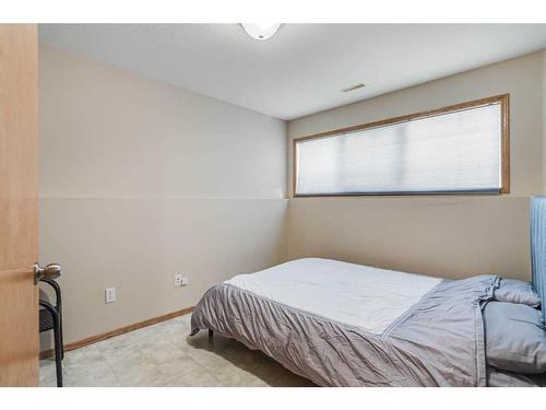 75 Kerr Close, Red Deer, AB - Indoor Photo Showing Bedroom