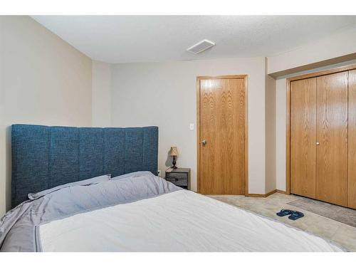 75 Kerr Close, Red Deer, AB - Indoor Photo Showing Bedroom